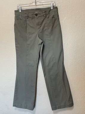 Duluth Trading Company Women's Green Pants. Good Condition. Size. 8 By 29.